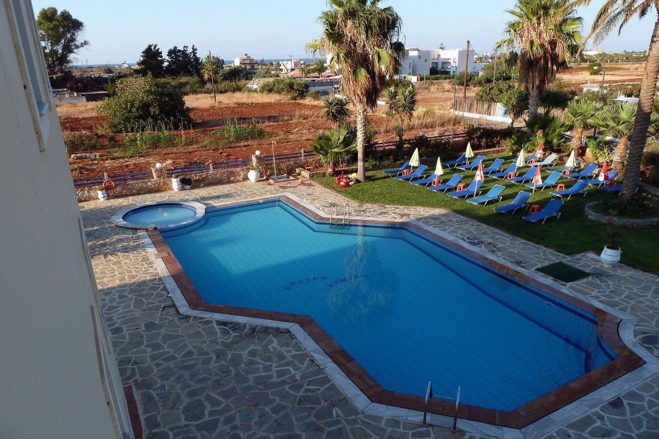 Cretan Family Apartments มาเลีย ภายนอก รูปภาพ