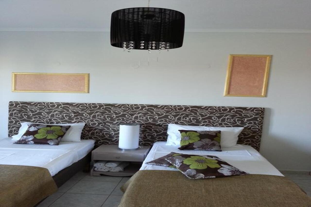 Cretan Family Apartments มาเลีย ภายนอก รูปภาพ