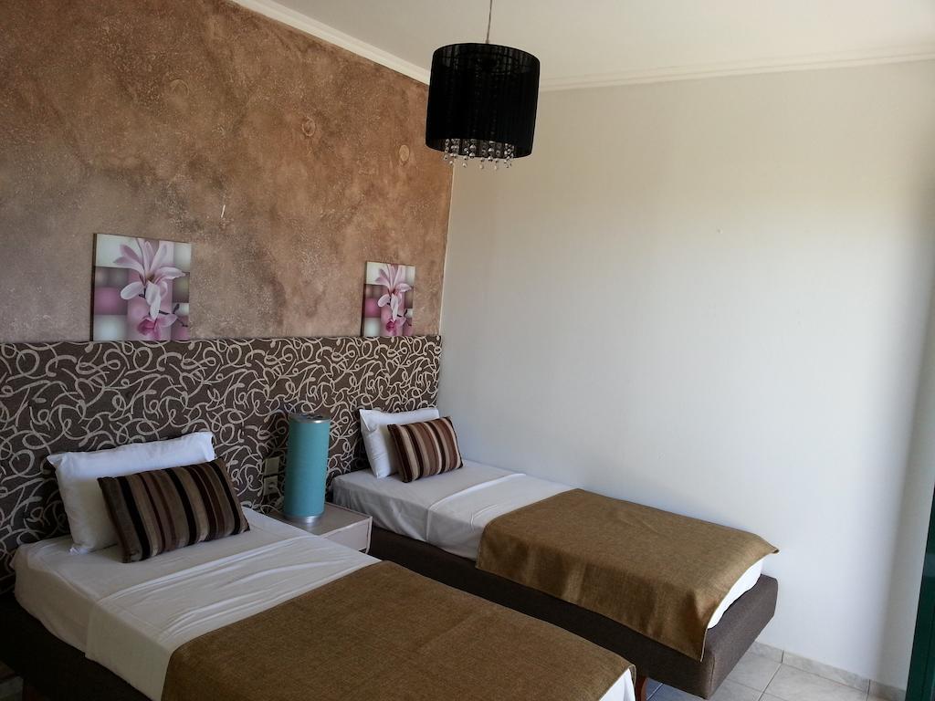 Cretan Family Apartments มาเลีย ภายนอก รูปภาพ