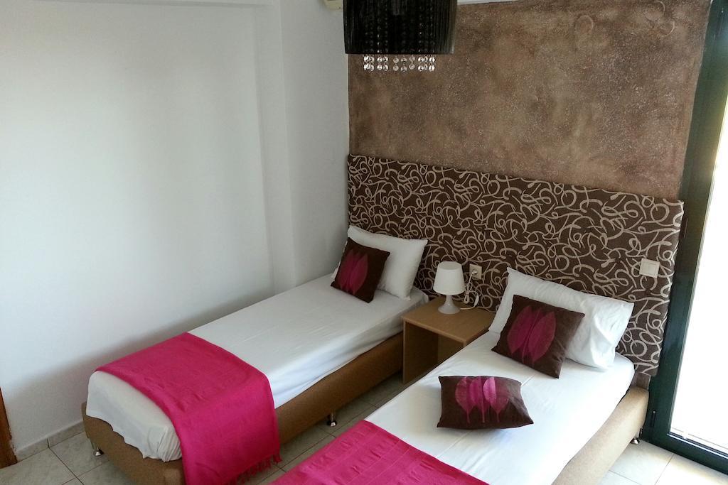 Cretan Family Apartments มาเลีย ภายนอก รูปภาพ